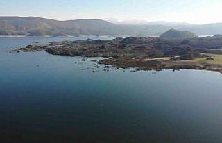 Manisa Demirköprü Barajı’nda su seviyesi eksi...