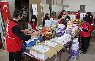 Manisa esnafından 100 aileye gıda kolisi yardımı