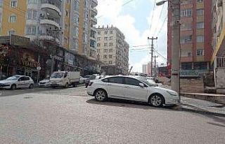 Mardin’de güneşli havada kar yağdı