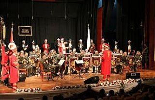 Mehteran ve askeri orkestra aynı sahnede