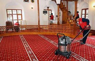 Menteşe’de Camilere Ramazan temizliği