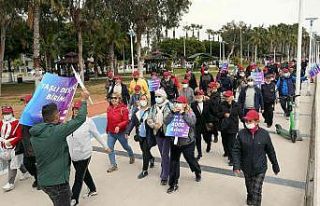 Mersin’de ’Aktif ve başarılı yaş alma yürüyüşü’...