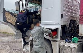 Mersin’de bir tırda kaçak sigara ele geçirildi