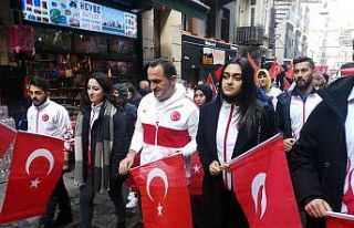 Milli sporcular gençlerle İstiklal Marşı’nı...