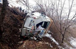 Minibüs ile otomobil çarpıştı: 17 yaralı