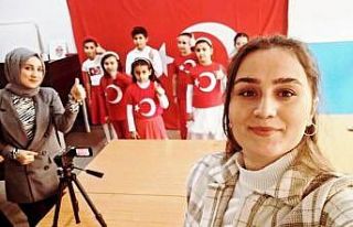 Minik öğrenciler işaret dili ile İstiklal Marşı’nı...