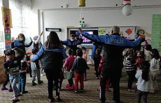 Minik öğrencilere ‘polislik’ mesleği tanıtıldı