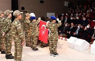 Minik Yürekler Çanakkale Şehitlerini andı