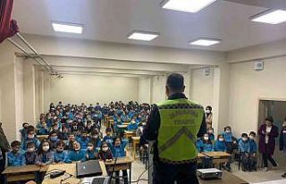 Minikler trafik kurallarını jandarmadan öğrendi