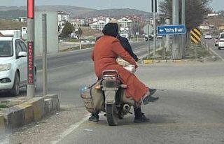 Motosikletle tehlikeli yolculuk kamerada