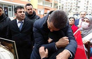 Mustafa Sarıgül Diyarbakır’da evlat nöbeti tutan...