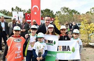 Mustafakemalpaşa’da miniklerden 15 bin fidan