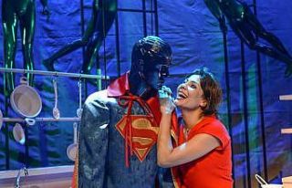 NEVÜ’de Tiyatro Şöleni Krem Karamel ile devam...