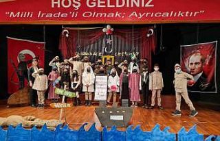 Öğrenciler 18 Mart’ı tiyatro ve şiirlerle andı