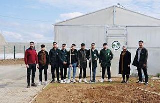 Öğrenciler hem öğreniyor hem de ekonomiye katkı...
