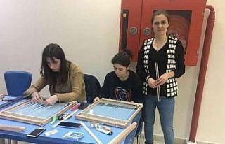 Öğrenciler için halı dokuma kursu açıldı