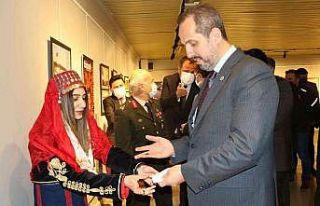 Öğrenciler Milletvekili Çivitçioğlu’nun eline...