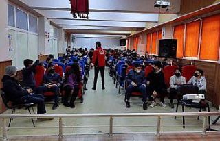 Öğrenciler terör konusunda bilgilendiriliyor