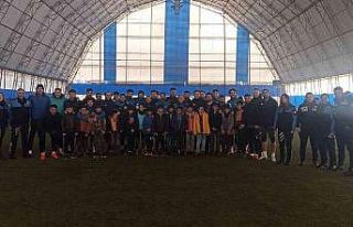 Öğrenciler Vanspor futbolcularıyla bir araya geldi