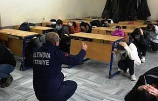 Öğrencilere, deprem ve yangın tatbikatı
