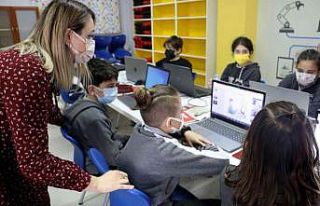 Öğrencilere iklim değişikliği anlatılıyor
