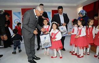 Öğrencilerin coşkulu gösterisi Başkan Güder’i...