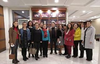 Öğretmenler, “Arzu Tramvayı” oyununu izledi