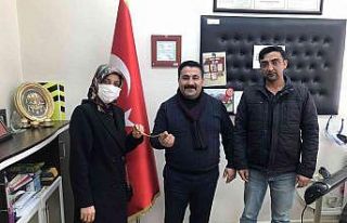 Okul bahçesine düşürülen altın bilekliğin sahibi...