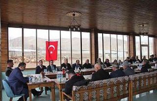 Oltu ilçe protokolü, şehit aileleri ve gazilerle...