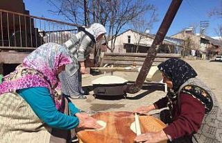 Oltu’da kadınların Ramazan yufkası mesaisi