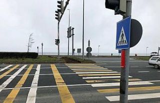 Orta refüjde biten yaya geçidi için çalışma...