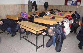 Ortaokulda deprem tatbikatı yapıldı