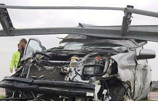 Osmangazi Köprü çıkışında trafik kazası: 2...