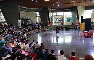 Osmangazi’de çocuklar tiyatroyla eğlendi