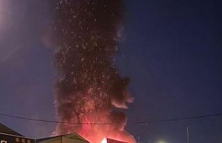 Oto sanayide alevler geceyi aydınlattı