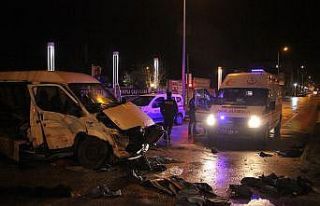 Otomobil ile transit çarpıştı: 6 yaralı