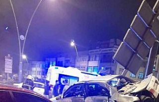 Otomobiller çarpıştı: 2 yaralı