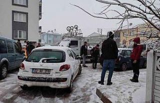 (Özel) Bıçakla polisleri tehdit eden şahıs tutuklandı
