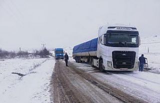 Özel İdare ekipleri karla mücadeleye devam ediyor