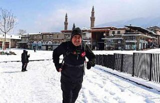 (Özel) Kar kış dinlemiyor; her gün işten evine...