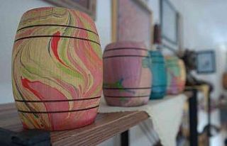 (ÖZEL) Taşı dahi ‘Ebru’ ile sanat eserine dönüştürüyor