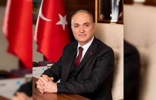 Özlü “İstiklal Marşı milli kimliği yansıtmaktadır”