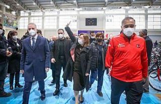 Pansiyonlarda konaklayan öğrencilere forma ve bisiklet...