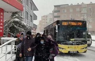 Pendik’te 4 İETT aracı yoğun kar yağışı nedeniyle...