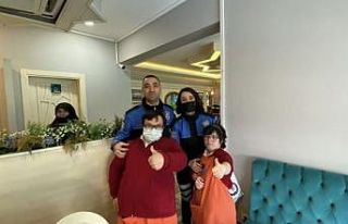 Polis ekiplerinden down sendromlu çocuklara anlamlı...