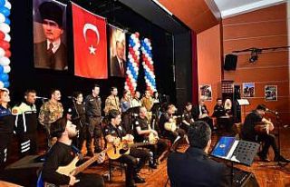 Polis korosu bu kez protokole konser verdi