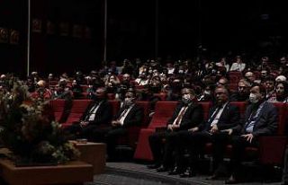 Proje yarışmasında dereceye giren öğrenciler...