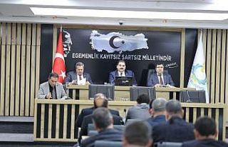Projelerle Ankara’ya gidip hibelerle dönüyor