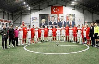 Protokol üyeleri şöhretler maçında forma giydi