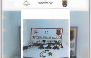 Ruhsatsız silah ticareti ihbarını alan jandarma...